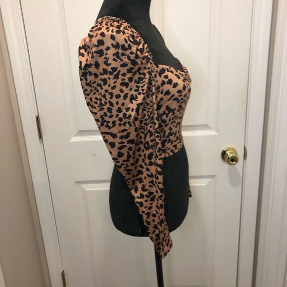 NWOT Leopard print long sleeve crop top size small - Picture 7 of 7